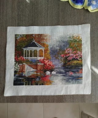 Quadro Ricamo Punto Croce Gazebo e Cigni
