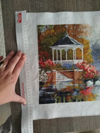 Quadro Ricamo Punto Croce Gazebo e Cigni