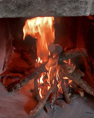 ASTILLAS RESINOSAS PARA ENCENDIDO RÁPIDO (TEAS)