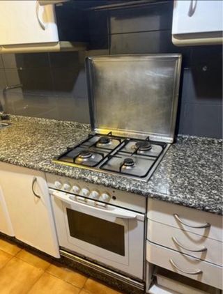 Se vende cocina completa.