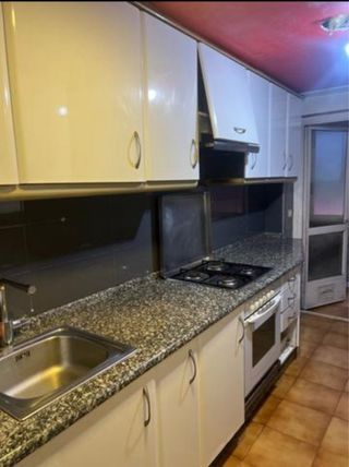 Se vende cocina completa.