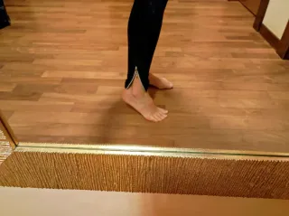 Pantaloni collant neri con zip alle caviglie