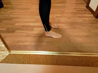 Pantaloni collant neri con zip alle caviglie