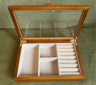 Joyero de madera y cristal