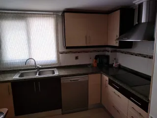 Piso semi-nuevo, en zona nueva, todo cerca.