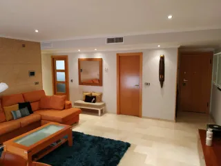 Piso semi-nuevo, en zona nueva, todo cerca.