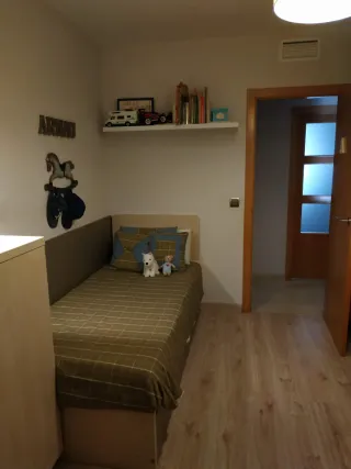 Piso semi-nuevo, en zona nueva, todo cerca.