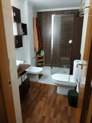 Piso semi-nuevo, en zona nueva, todo cerca.