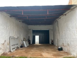 Cochera, o nave con porches