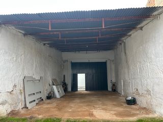 Cochera, o nave con porches