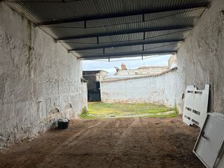 Cochera, o nave con porches