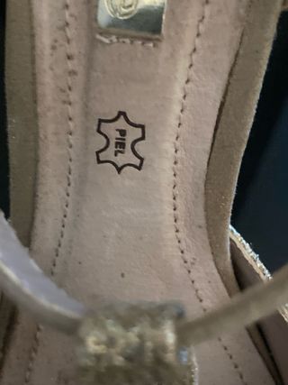 Zapatos de fiesta beige y dorados