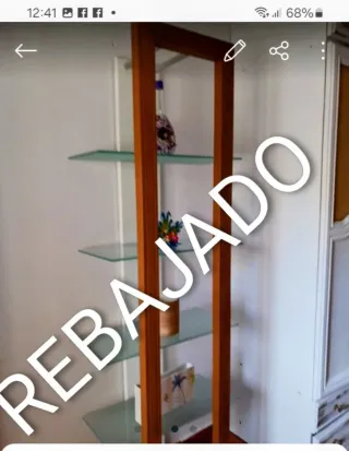 Estantería madera y cristal decorativa