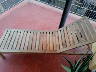 Tumbona de madera para exterior con ruedas