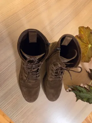 Botines de ante marrones