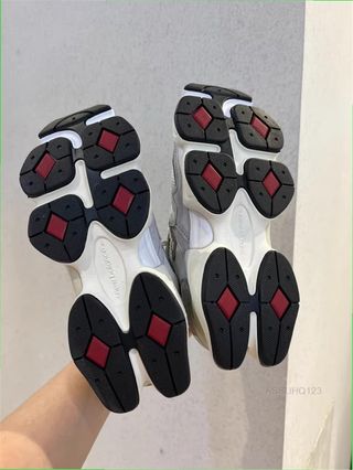 New Balance 9060 Talla 43 Gris