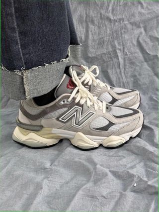 New Balance 9060 Talla 43 Gris