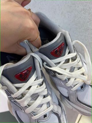 New Balance 9060 Talla 43 Gris