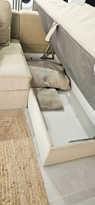 Sofá cama beige con almacenaje. Buen estado recoge