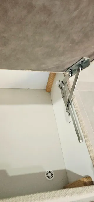 Sofá cama beige con almacenaje. Buen estado recoge