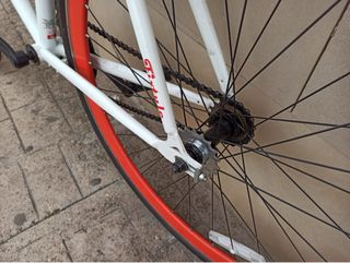 Bicicleta Fixie Blanca Ruedas Rojas