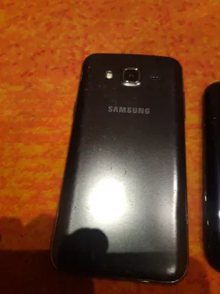 3 teléfonos Samsung negros para reparar