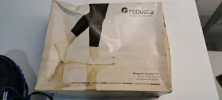 Botas de seguridad Robusta negras y azules.