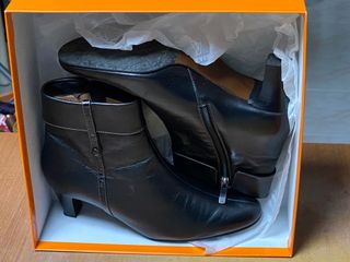 Stivaletti neri tacco basso