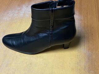 Stivaletti neri tacco basso