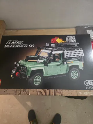 LEGO Technic Land Rover Defender 90