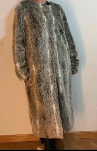 Abrigo largo pelo sintético gris