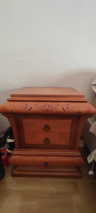 Cómoda y mesitas de noche madera