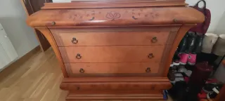 Cómoda y mesitas de noche madera