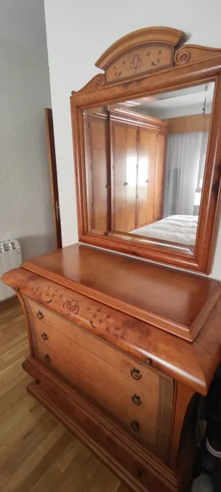 Cómoda y mesitas de noche madera
