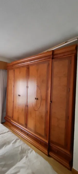 Cómoda y mesitas de noche madera