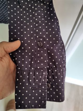 Camisa River Island morada con lunares blancos