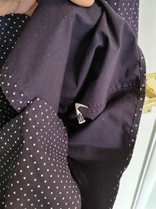 Camisa River Island morada con lunares blancos