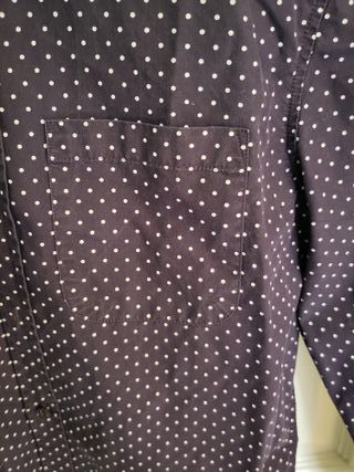 Camisa River Island morada con lunares blancos