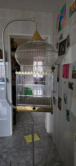 Jaula para pájaros con soporte