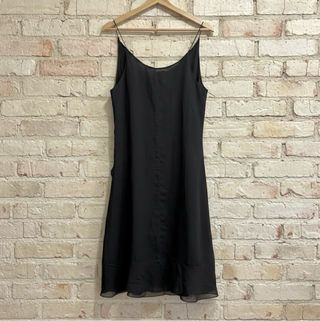 Talla S - Vestido negro con volantes