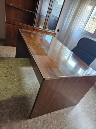 Mesa de oficina y sillas para clínica