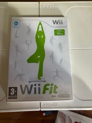 Nintendo Wii con juegos Wii Fit y Wii Play