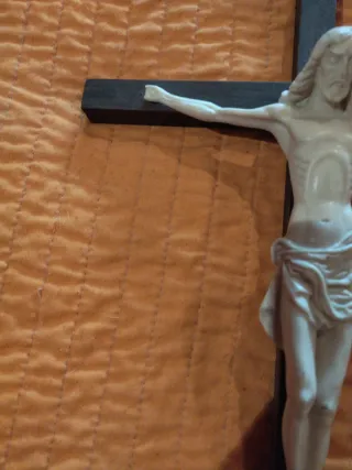 Crucifijo Vintage Madera y Resina