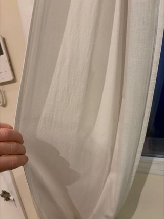 2 Cortinas blancas algodon dobles con barra negra.