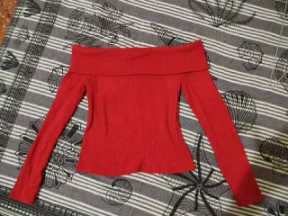Blusa roja cuello barco