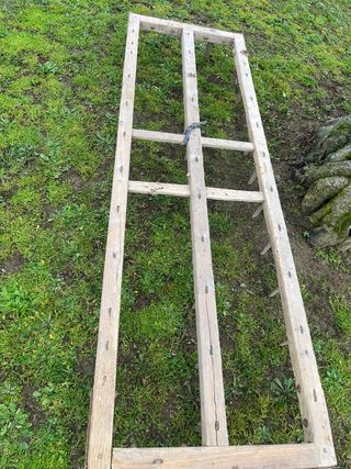 Rastrillo antiguo de madera y metal