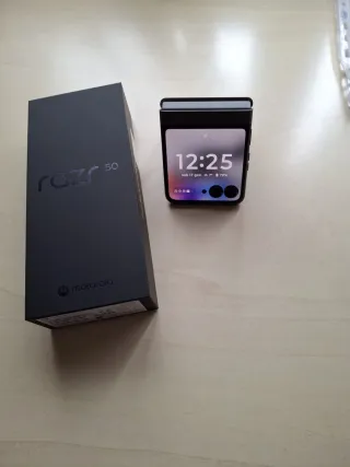 Motorola Razr 50 grigio