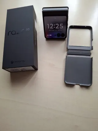 Motorola Razr 50 grigio