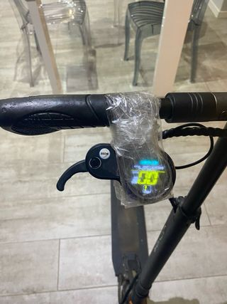 Patinete Eléctrico + Cargador + Casco