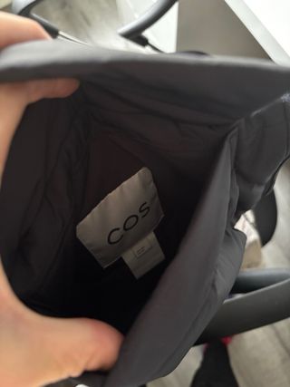 Chaleco reversible negro y beige COS